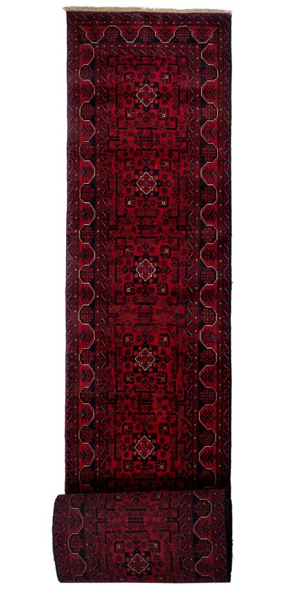 Khan 767cm x 78cm / 25'1'' x 2'7''
