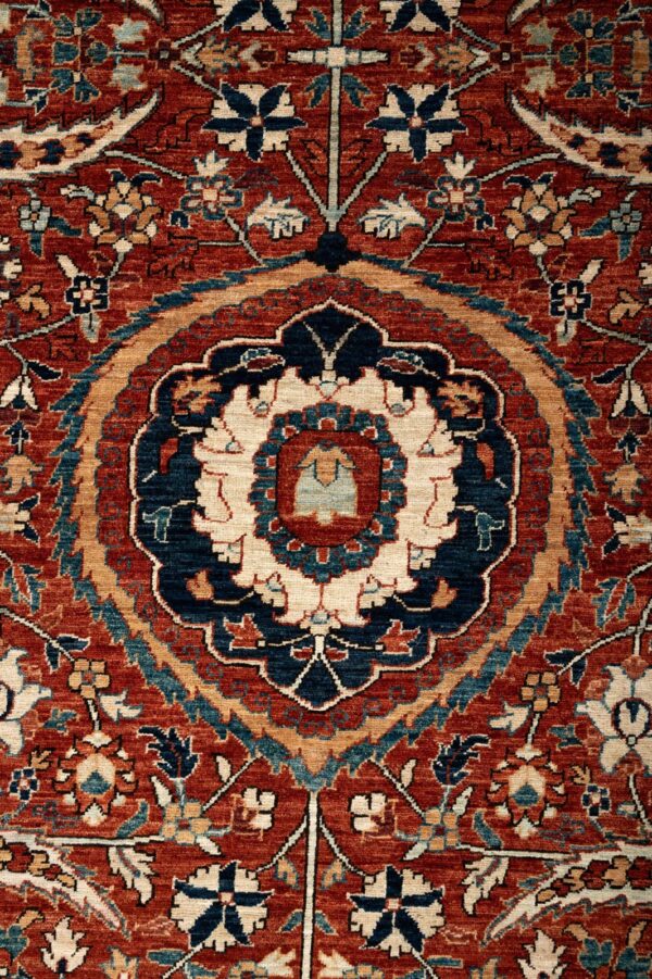 Fine Chob Rang  417cm x 251cm / 13'8'' x 8'3'' - Image 4