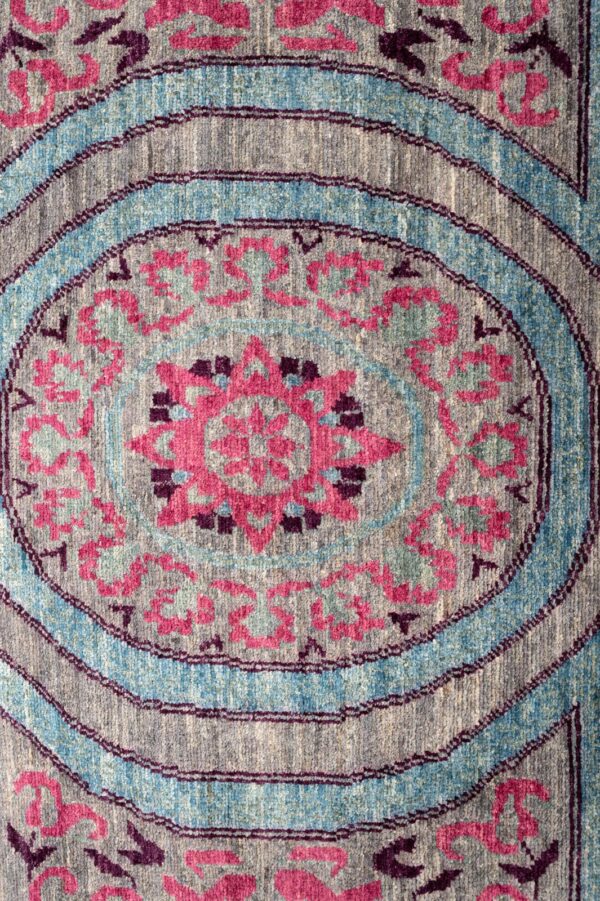 Chob Rang Khotan 299cm x 196cm / 9'9'' x 6'5'' - Image 4