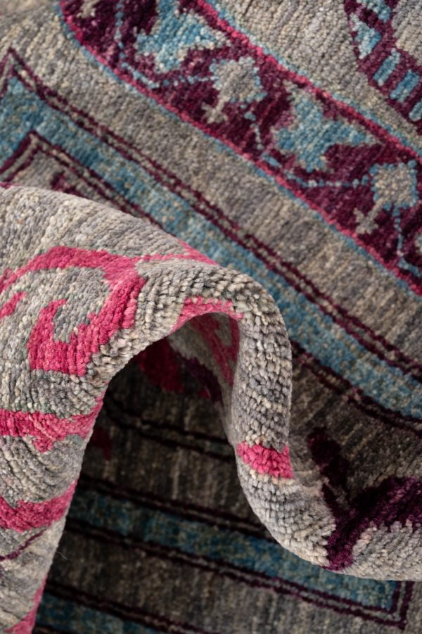 Chob Rang Khotan 299cm x 196cm / 9'9'' x 6'5'' - Image 2