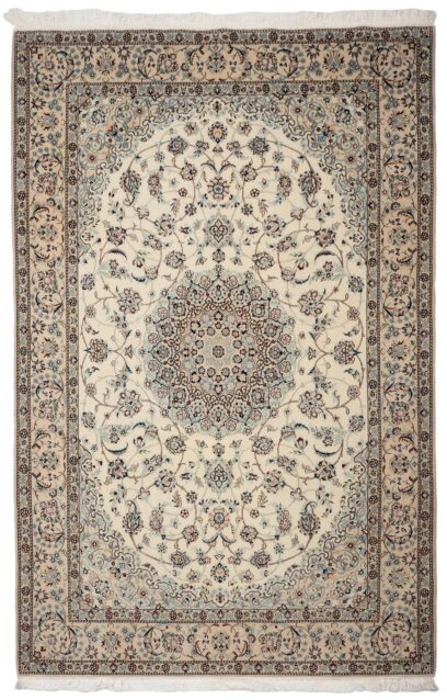 Nain 9La  322cm x 217cm / 10'7'' x 7'1''