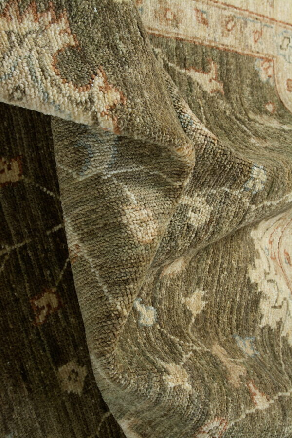 Ziegler Rug 298cm x 214cm / 9'9'' x 7' - Image 2
