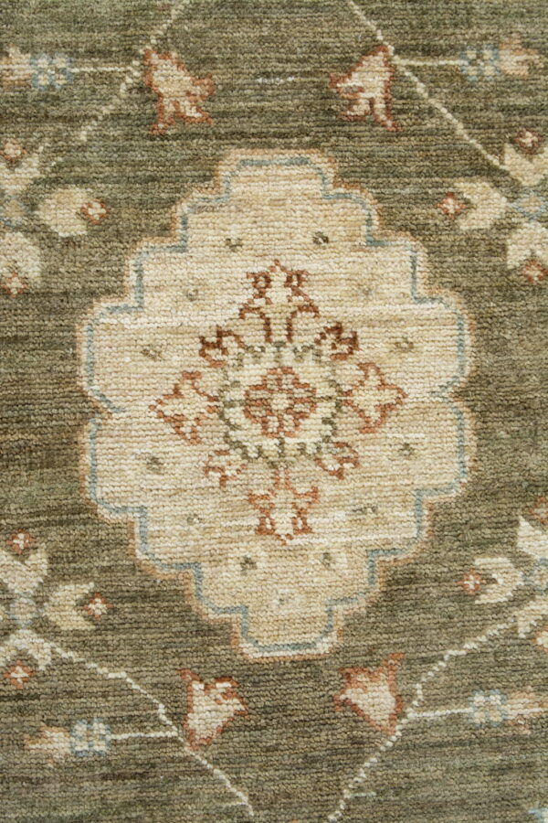 Ziegler Rug 298cm x 214cm / 9'9'' x 7' - Image 3