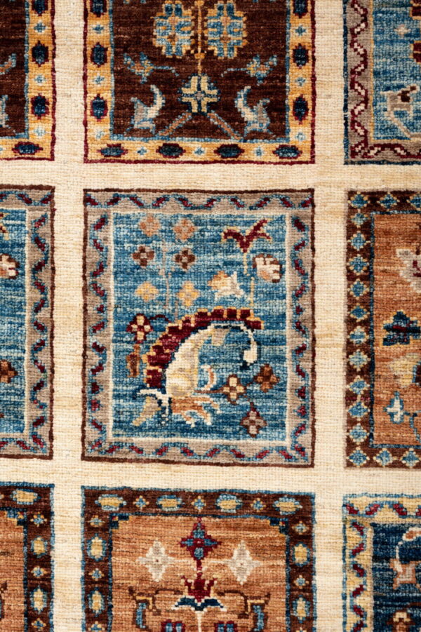 Chob Rang  351cm x 246cm / 11'6'' x 8'1'' - Image 4
