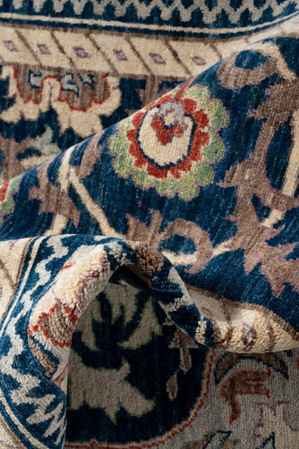 Chob Rang  362cm x 276cm / 11'10'' x 9'1'' - Image 2