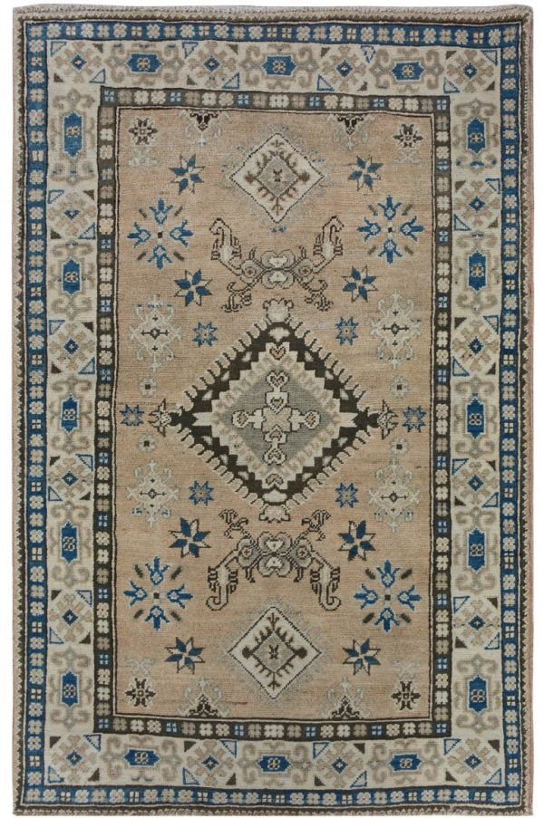 Village Kazak  148cm x 98cm / 4'10'' x 3'3''