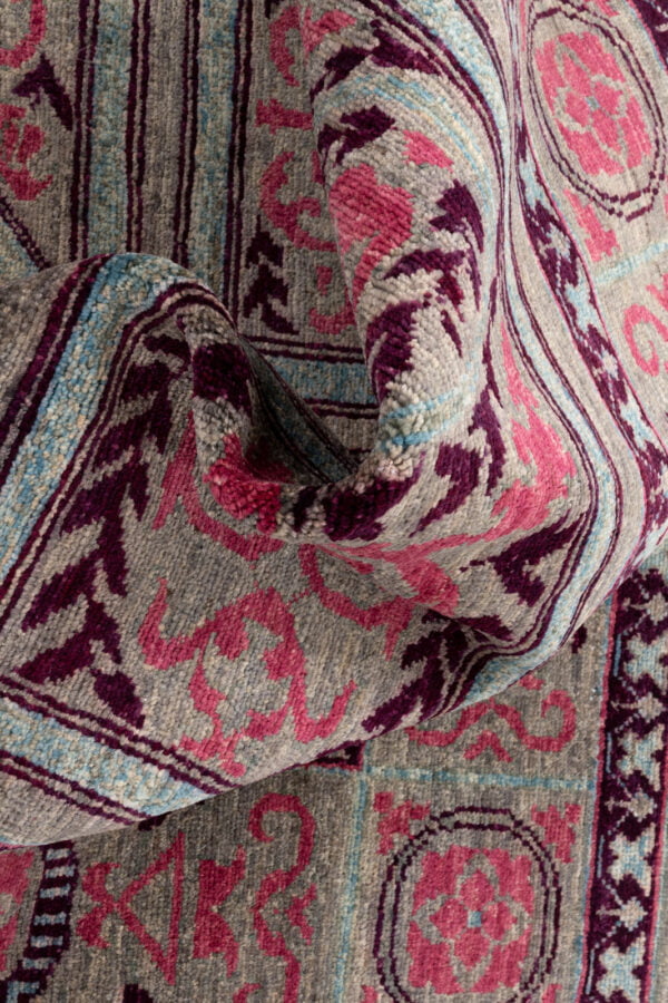 Chob Rang Khotan  235cm x 161cm / 7'9'' x 5'3'' - Image 2