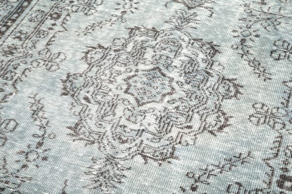 Turkish Vintage Rug 315cm x 181cm / 10'4'' x 6' - Image 2