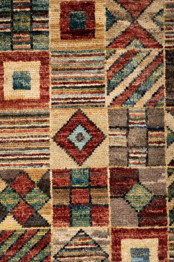 Aryana Gabbeh Rug 355cm x 252cm / 11ft8in x 8ft3in - Image 3