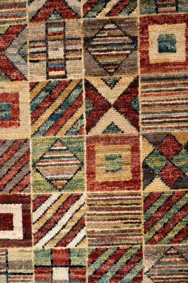 Aryana Gabbeh Rug 355cm x 252cm / 11ft8in x 8ft3in - Image 2