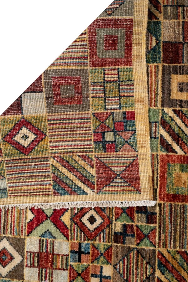 Aryana Gabbeh Rug 355cm x 252cm / 11ft8in x 8ft3in - Image 6