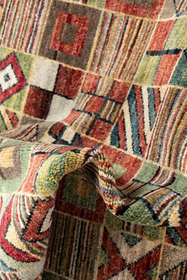 Aryana Gabbeh Rug 355cm x 252cm / 11ft8in x 8ft3in - Image 4