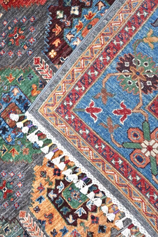 Sultani 246cm x 172cm / 8ft 1in x 5ft 8in - Image 5