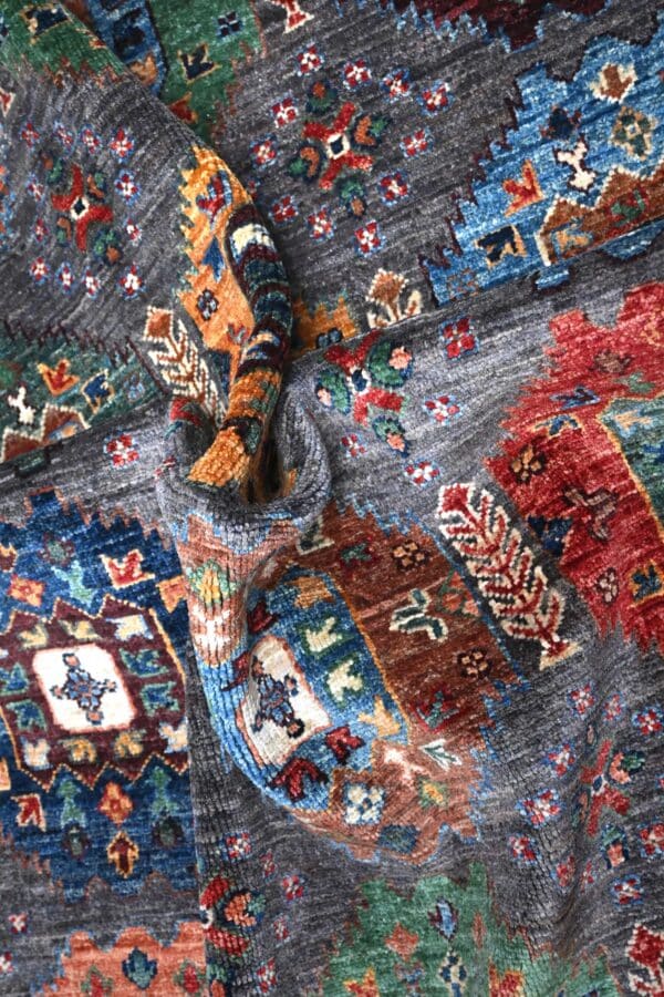 Sultani 246cm x 172cm / 8ft 1in x 5ft 8in - Image 7