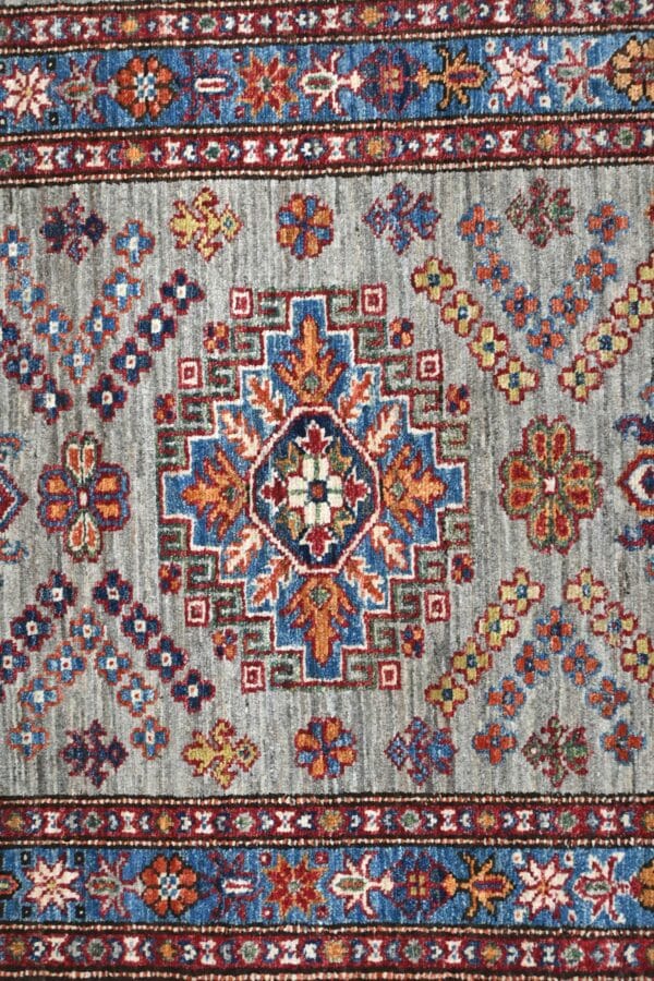 Fine Kazak 311cm x 81cm / 10ft 3in x 2ft 8in - Image 2