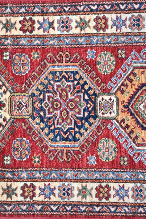 Fine Kazak 304cm x 77cm / 10ft x 2ft6in - Image 2