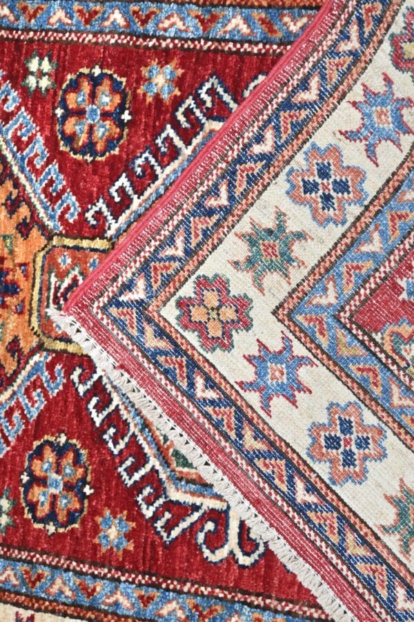 Fine Kazak 304cm x 77cm / 10ft x 2ft6in - Image 4